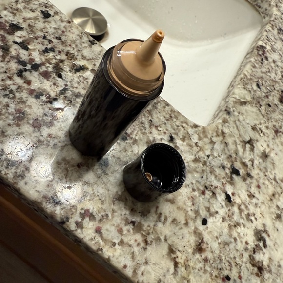 Surratt Dew Drop Foundation Shade 4 - Picture 3 of 5